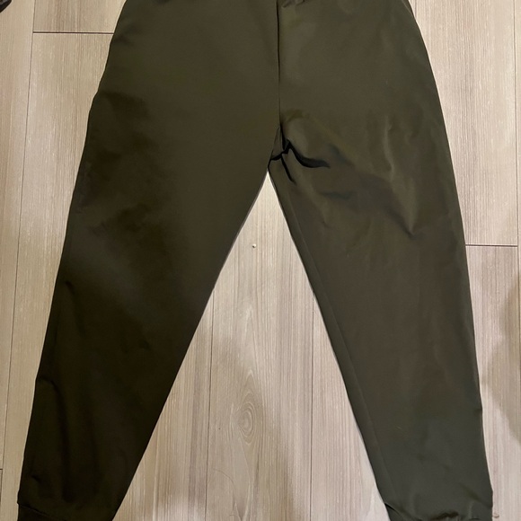 2 Uniqlo Jogger Pants - Picture 6 of 7